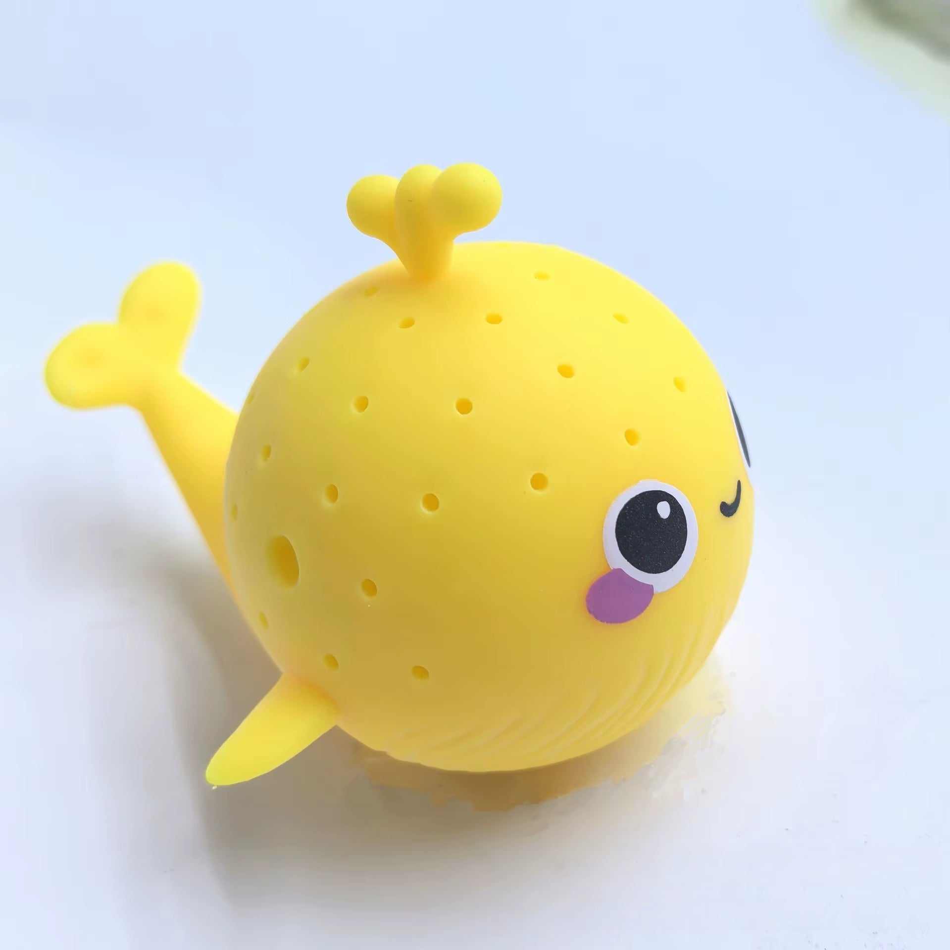 Water‑Absorbing Whale Bath Toy – Sponge Squeeze Stress‑Relief for Kids - Georgenest.com